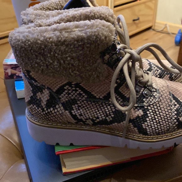 Aerosoles python 🐍 print boots with fur - Picture 3 of 5